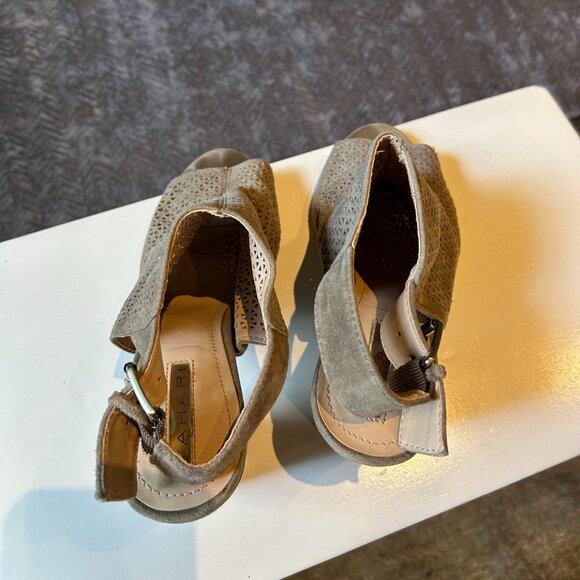 Tahari Taupe Grey Suede Slingback Mule Heels - Picture 6 of 12